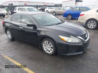 2017 Nissan Altima S z VIN 1N4AL3AP8HC226263, wystawiony jako IAAI lot #41304326 z przebiegiem 150 556 mil mil oraz . Historia ofert i sprzedaży dostępna na DreamBid. Obrazek 1.
