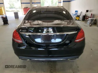 2018 Mercedes-Benz C 300 z VIN 55SWF4JB5JU262727, wystawiony jako Copart lot #57547835 z przebiegiem 80 786 mil mil oraz Szkoda całkowita • Salvage title. Historia ofert i sprzedaży dostępna na DreamBid. Obrazek 6.