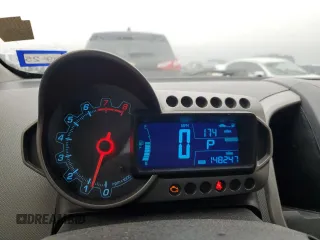 2012 Chevrolet Sonic LTZ z VIN 1G1JE5SB2C4173638, wystawiony jako Copart lot #84634474 z przebiegiem 148 247 mil mil oraz Szkoda całkowita • Salvage title. Historia ofert i sprzedaży dostępna na DreamBid. Obrazek 9.