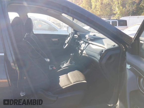 2019 Nissan Rogue SL with VIN 5N1AT2MV0KC826986, listed as a IAAI auction lot 40734371 with 72,662 mi miles and . Bid and sale history available at carsss.com. Image 5.