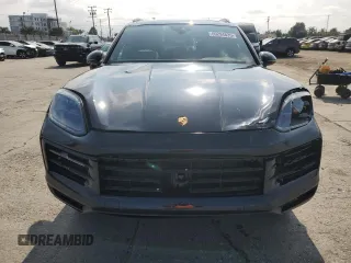2024 Porsche Cayenne z VIN WP1AA2AY2RDA03634, wystawiony jako Copart lot #60294835 z przebiegiem 5 913 mil mil oraz Szkoda całkowita • Salvage title. Historia ofert i sprzedaży dostępna na DreamBid. Obrazek 5.