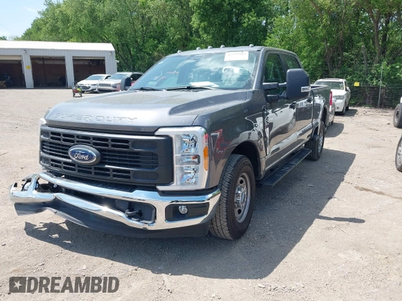 2023 Ford F-250 XL z VIN 1FT7W2AA9PEE21227, wystawiony jako IAAI lot #42277343 z przebiegiem 14 957 mil mil oraz . Historia ofert i sprzedaży dostępna na DreamBid. Obrazek 2.