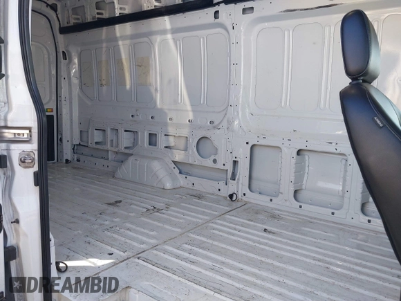 2023 Ford Transit Cargo z VIN 1FTBR3X8XPKA69739, wystawiony jako IAAI lot #41824302 z przebiegiem 67 703 mil mil oraz . Historia ofert i sprzedaży dostępna na DreamBid. Obrazek 8.