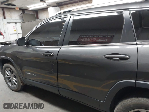 2019 Jeep Cherokee Latitude Plus с VIN 1C4PJMLXXKD315119, выставлен на аукционе IAAI как лот 42111411 с пробегом 92 787 миль миль и . История ставок и продаж доступна на DreamBid. Изображение 14.