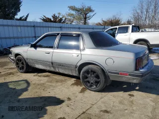 1989 Oldsmobile Cutlass z VIN 1G3AJ51W1KG334940, wystawiony jako Copart lot #42258445 z przebiegiem 97 318 mil mil oraz Szkody całkowita. Historia ofert i sprzedaży dostępna na DreamBid. Obrazek 2.