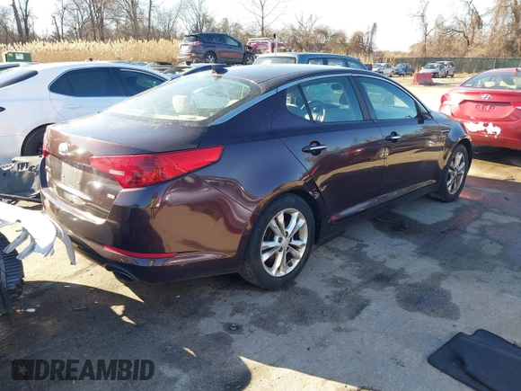 2013 Kia Optima LX z VIN 5XXGM4A71DG186111, wystawiony jako IAAI lot #41189410 z przebiegiem 214 084 mil mil oraz . Historia ofert i sprzedaży dostępna na DreamBid. Obrazek 4.