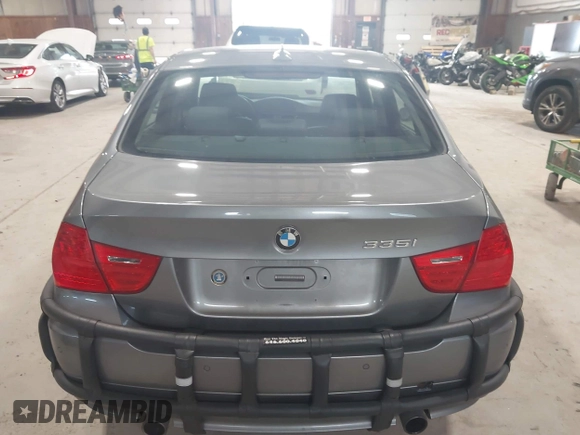 2011 BMW 3 Series 335i xDrive с VIN WBAPL5C57BA919482, выставлен на аукционе IAAI как лот 42531375 с пробегом 82 868 миль миль и . История ставок и продаж доступна на DreamBid. Изображение 16.