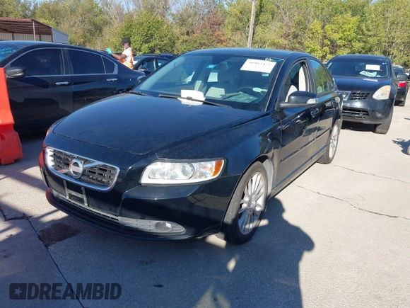 2011 Volvo S40 with VIN YV1672MS4B2530454, listed as a IAAI auction lot 40903475 with 64,491 mi miles. Bid and sale history available at carsss.com. Image 2.