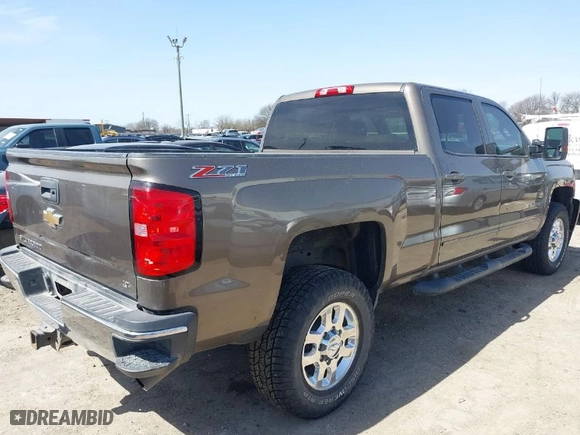 2015 Chevrolet Silverado 2500HD LT with VIN 1GC1KVEG5FF557414, listed as a IAAI auction lot 41735823 with 271,919 mi miles. Bid and sale history available at carsss.com. Image 4.