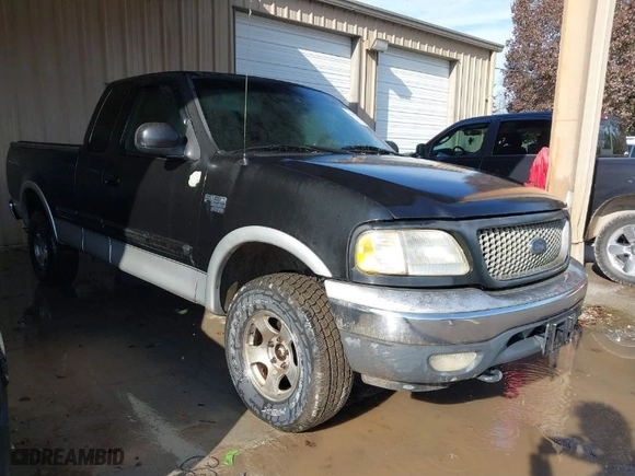 2000 Ford F-150 XL with VIN 1FTRX18LXYNA19385, listed as a IAAI auction lot 41075391 with 214,624 mi miles. Bid and sale history available at carsss.com. Image 1.
