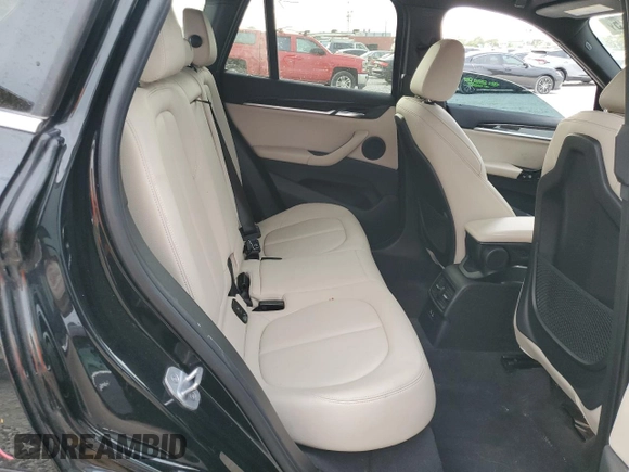 2020 BMW X1 xDrive28i z VIN WBXJG9C00L5P53912, wystawiony jako Copart lot #47926425 z przebiegiem 73 020 mil mil oraz Nie do naprawy • Non repairable. Historia ofert i sprzedaży dostępna na DreamBid. Obrazek 10.