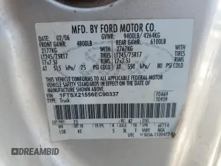 2006 Ford F-250 XL z VIN 1FTSX21556EC90337, wystawiony jako Copart lot #56307825 z przebiegiem 152 754 mil mil oraz Szkoda całkowita • Salvage title. Historia ofert i sprzedaży dostępna na DreamBid. Obrazek 13.