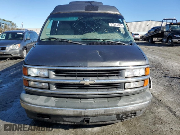 2000 Chevrolet Express Cargo Van w/YF7 with VIN 1GBFG15R2Y1196746, listed as a Copart auction lot 81061924 with 88,335 mi miles and Salvage Title. Bid and sale history available at carsss.com. Image 5.