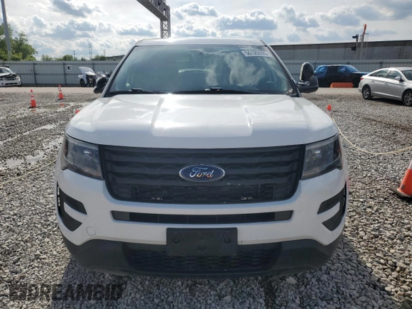 2018 Ford Police Interceptor Utility z VIN 1FM5K8AR0JGA58853, wystawiony jako Copart lot #56120995 z przebiegiem 79 960 mil mil oraz Tytuł czysty. Historia ofert i sprzedaży dostępna na DreamBid. Obrazek 5.