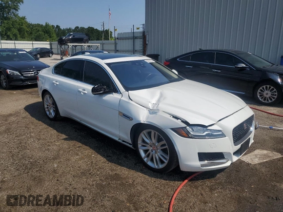 2016 Jaguar XF 35t Prestige with VIN SAJBK4BV5GCY17025, listed as a Copart auction lot 62923794 with 100,778 mi miles and Salvage Title. Bid and sale history available at carsss.com. Image 4.
