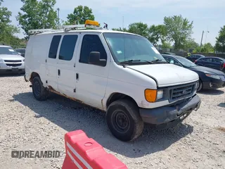 2007 Ford Econoline Cargo Commercial z VIN 1FTNE24L27DA74692, wystawiony jako IAAI lot #42522094 z przebiegiem 173 839 mil mil oraz . Historia ofert i sprzedaży dostępna na DreamBid. Obrazek 1.