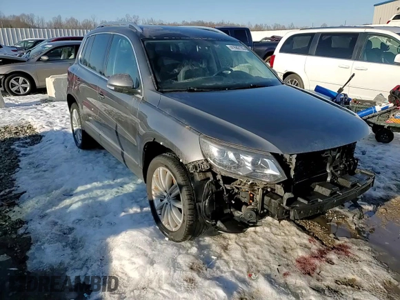 2014 Volkswagen Tiguan SE z VIN WVGAV3AXXEW505398, wystawiony jako Copart lot #41682155 z przebiegiem 137 147 mil mil oraz Nie do naprawy • Non repairable. Historia ofert i sprzedaży dostępna na DreamBid. Obrazek 15.