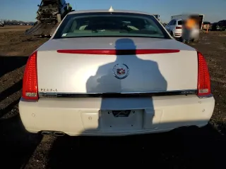 2011 Cadillac DTS Luxury Collection z VIN 1G6KD5E66BU135649, wystawiony jako Copart lot #45984535 z przebiegiem 87 492 mil mil oraz Szkody całkowita. Historia ofert i sprzedaży dostępna na DreamBid. Obrazek 6.