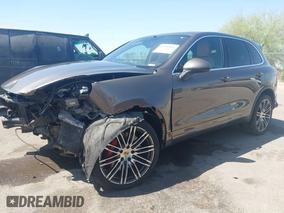 2015 Porsche Cayenne Turbo с VIN WP1AC2A27FLA82984, выставлен на аукционе IAAI как лот 42290464 с пробегом 114 185 миль миль и . История ставок и продаж доступна на DreamBid. Изображение 18.