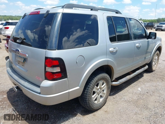 2010 Ford Explorer XLT с VIN 1FMEU6DE2AUA70477, выставлен на аукционе IAAI как лот 42588580 с пробегом Не указан миль и . История ставок и продаж доступна на DreamBid. Изображение 4.