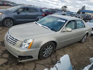 2009 Cadillac DTS 1SC z VIN 1G6KD57Y59U133464, wystawiony jako Copart lot #83083134 z przebiegiem 76 263 mil mil oraz Czysty tytuł • Clean title. Historia ofert i sprzedaży dostępna na DreamBid. Obrazek 1.