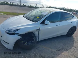 2023 Tesla Model Y Long Range z VIN 7SAYGDEE0PA128888, wystawiony jako IAAI lot #41410085 z przebiegiem 12 578 mil mil oraz . Historia ofert i sprzedaży dostępna na DreamBid. Obrazek 6.