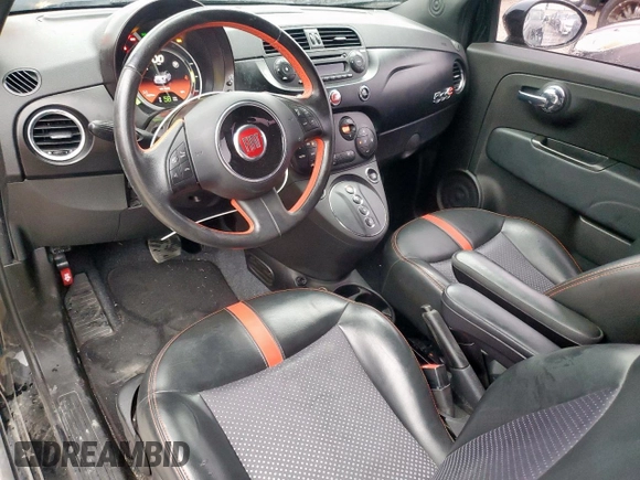 2014 FIAT 500e z VIN 3C3CFFGE7ET266999, wystawiony jako Copart lot #50703015 z przebiegiem 74 375 mil mil oraz Szkoda całkowita • Salvage title. Historia ofert i sprzedaży dostępna na DreamBid. Obrazek 8.