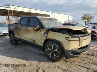 2023 Rivian R1T Adventure z VIN 7FCTGBAA6PN028517, wystawiony jako Copart lot #73712354 z przebiegiem Nie podano mil oraz Nie do naprawy. Historia ofert i sprzedaży dostępna na DreamBid. Obrazek 4.