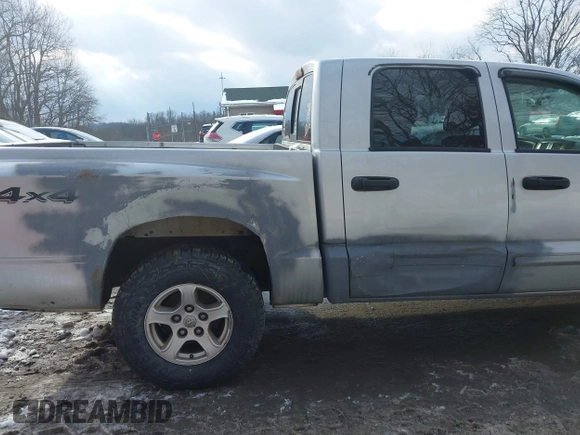2006 Dodge Dakota SLT with VIN 1D7HW48K16S682999, listed as a IAAI auction lot 41303631 with 133,864 mi miles. Bid and sale history available at carsss.com. Image 6.