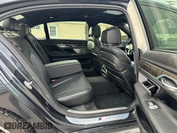 2017 BMW 7 Series with VIN WBA7F2C38HG422936, listed as a Copart auction lot 44996865 with 84,597 mi miles and Clean Title. Bid and sale history available at DreamBid. Image 7.