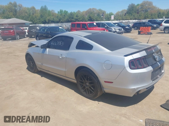 2014 Ford Mustang V6 z VIN 1ZVBP8AM4E5202464, wystawiony jako IAAI lot #42230631 z przebiegiem 171 523 mil mil oraz . Historia ofert i sprzedaży dostępna na DreamBid. Obrazek 3.
