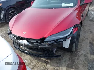 2025 Tesla Model 3 Long Range with VIN 5YJ3E1EB7SF890659, listed as a IAAI auction lot 41550353 with 1,004 mi miles and . Bid and sale history available at DreamBid. Image 13.