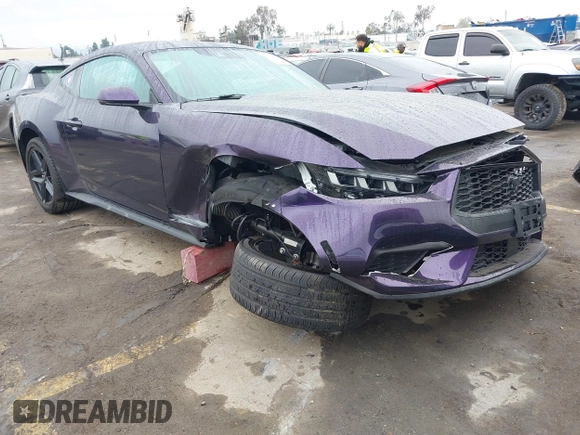 2024 Ford Mustang EcoBoost z VIN 1FA6P8TH4R5118287, wystawiony jako IAAI lot #41879332 z przebiegiem 18 301 mil mil oraz . Historia ofert i sprzedaży dostępna na DreamBid. Obrazek 1.