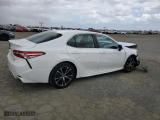 2020 Toyota Camry SE with VIN 4T1G11AK8LU925927, listed as a Copart auction lot 50589115 with 43,815 mi miles and Salvage Title. Bid and sale history available at carsss.com. Image 3.