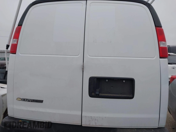 2023 Chevrolet Express Cargo z VIN 1GCWGAFP0P1104007, wystawiony jako IAAI lot #41433813 z przebiegiem 80 352 mil mil oraz . Historia ofert i sprzedaży dostępna na DreamBid. Obrazek 16.