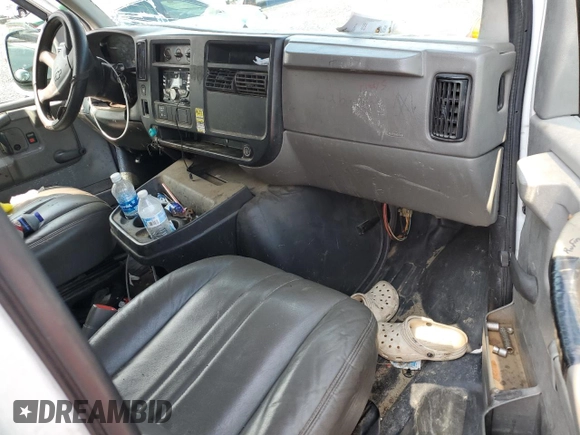 2007 Chevrolet Express Cargo z VIN 1GCHG35U871114506, wystawiony jako Copart lot #72678544 z przebiegiem 272 970 mil mil oraz Szkoda całkowita • Salvage title. Historia ofert i sprzedaży dostępna na DreamBid. Obrazek 8.
