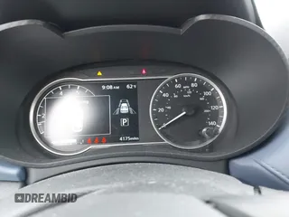 2024 Nissan Versa SV z VIN 3N1CN8EV8RL908698, wystawiony jako IAAI lot #42214539 z przebiegiem 4 175 mil mil oraz . Historia ofert i sprzedaży dostępna na DreamBid. Obrazek 7.