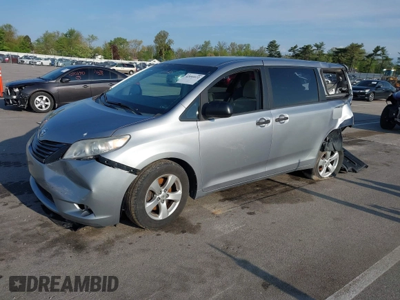 2013 Toyota Sienna L z VIN 5TDZK3DC2DS321418, wystawiony jako IAAI lot #42095972 z przebiegiem 189 688 mil mil oraz . Historia ofert i sprzedaży dostępna na DreamBid. Obrazek 2.