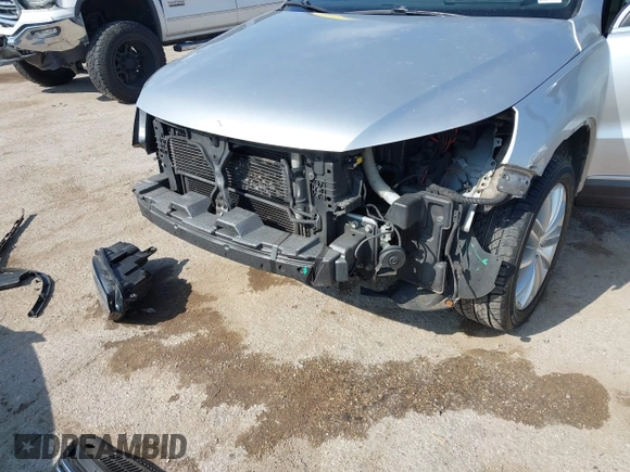 2013 Volkswagen Tiguan SE with VIN WVGAV7AX4DW545658, listed as a IAAI auction lot 41523168 with 188,729 mi miles and . Bid and sale history available at DreamBid. Image 6.