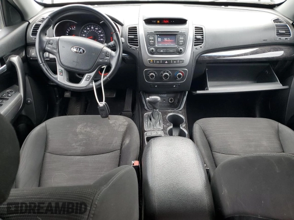 2014 Kia Sorento LX z VIN 5XYKT4A6XEG509539, wystawiony jako Copart lot #60670185 z przebiegiem 164 919 mil mil oraz Czysty tytuł • Clean title. Historia ofert i sprzedaży dostępna na DreamBid. Obrazek 8.