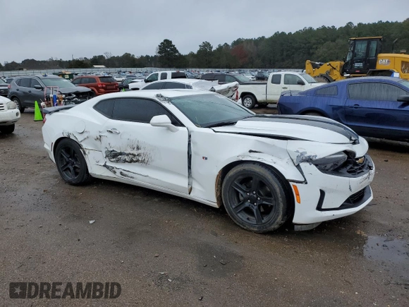 2020 Chevrolet Camaro 1LT with VIN 1G1FB1RX6L0103091, listed as a Copart auction lot 67204752 with 33,744 mi miles. Bid and sale history available at carsss.com. Image 4.