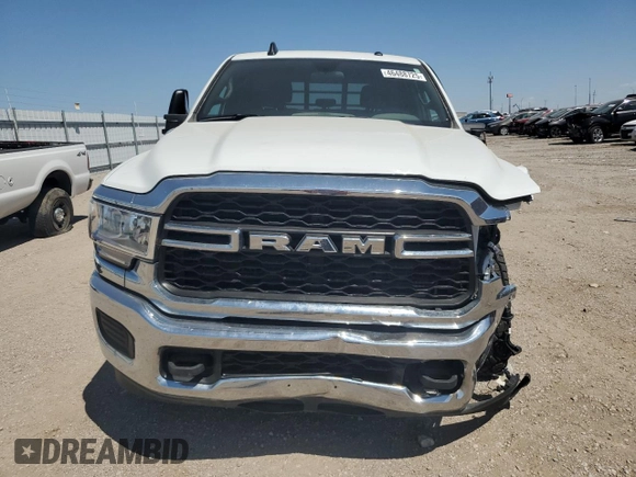 2023 Ram 2500 Tradesman z VIN 3C6UR5CL7PG538704, wystawiony jako Copart lot #46488725 z przebiegiem 112 004 mil mil oraz Szkoda całkowita • Salvage title. Historia ofert i sprzedaży dostępna na DreamBid. Obrazek 5.