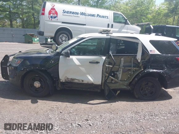 2016 Ford Police Interceptor Utility z VIN 1FM5K8AR3GGB36826, wystawiony jako IAAI lot #42177474 z przebiegiem 65 464 mil mil oraz . Historia ofert i sprzedaży dostępna na DreamBid. Obrazek 14.