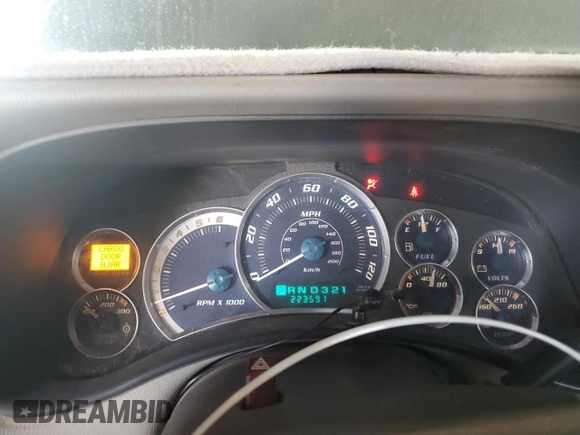 2001 Chevrolet Tahoe LT z VIN 1GNEK13T41J114680, wystawiony jako Copart lot #58333525 z przebiegiem 223 591 mil mil oraz Szkoda całkowita • Salvage title. Historia ofert i sprzedaży dostępna na DreamBid. Obrazek 9.