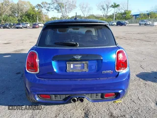 2020 MINI Hardtop Cooper S z VIN WMWXR5C09L2M32640, wystawiony jako IAAI lot #41463311 z przebiegiem 62 050 mil mil oraz . Historia ofert i sprzedaży dostępna na DreamBid. Obrazek 15.