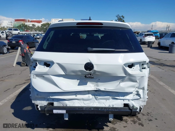 2020 Volkswagen Tiguan SE with VIN 3VV3B7AX8LM063202, listed as a IAAI auction lot 41731419 with 41,241 mi miles. Bid and sale history available at carsss.com. Image 17.