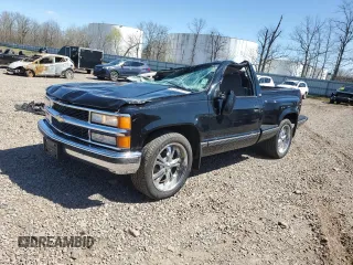 1996 Chevrolet Silverado 1500 with VIN 1GCEC14R3TZ136733, listed as a Copart auction lot 54384725 with 113,939 mi miles and Salvage Title. Bid and sale history available at DreamBid. Image 1.