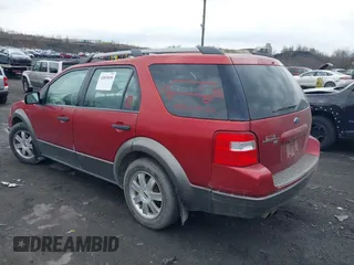 2006 Ford Freestyle SE with VIN 1FMZK04106GA36254, listed as a IAAI auction lot 42031030 with 112,029 mi miles. Bid and sale history available at carsss.com. Image 3.