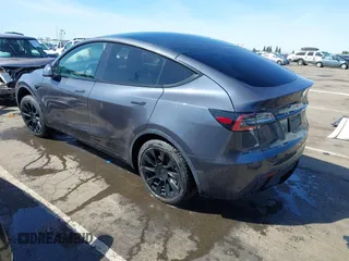 2020 Tesla Model Y Long Range with VIN 5YJYGDEF8LF000658, listed as a IAAI auction lot 41669246 with 44,281 mi miles and . Bid and sale history available at DreamBid. Image 3.