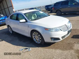 2011 Lincoln MKS z VIN 1LNHL9DR9BG601968, wystawiony jako IAAI lot #41351552 z przebiegiem 78 406 mil mil oraz . Historia ofert i sprzedaży dostępna na DreamBid. Obrazek 1.